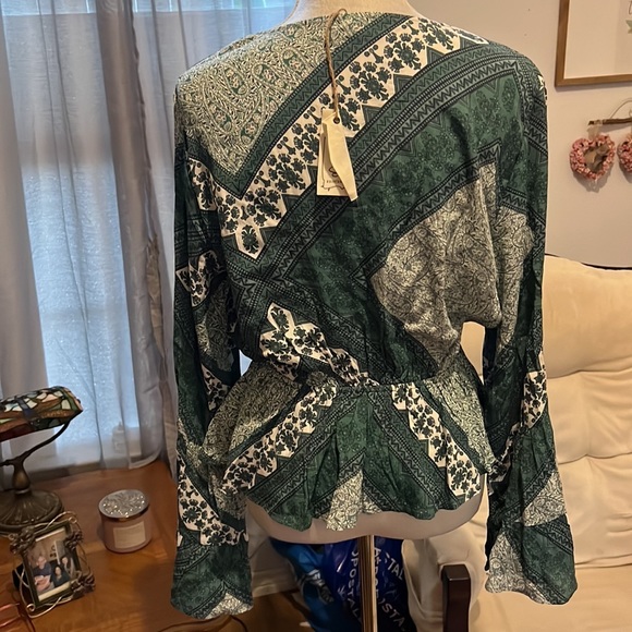 Easel Tropical Green Printed Surplice Overlap Front Peplum Elastic Ruffle Top - Picture 8 of 9